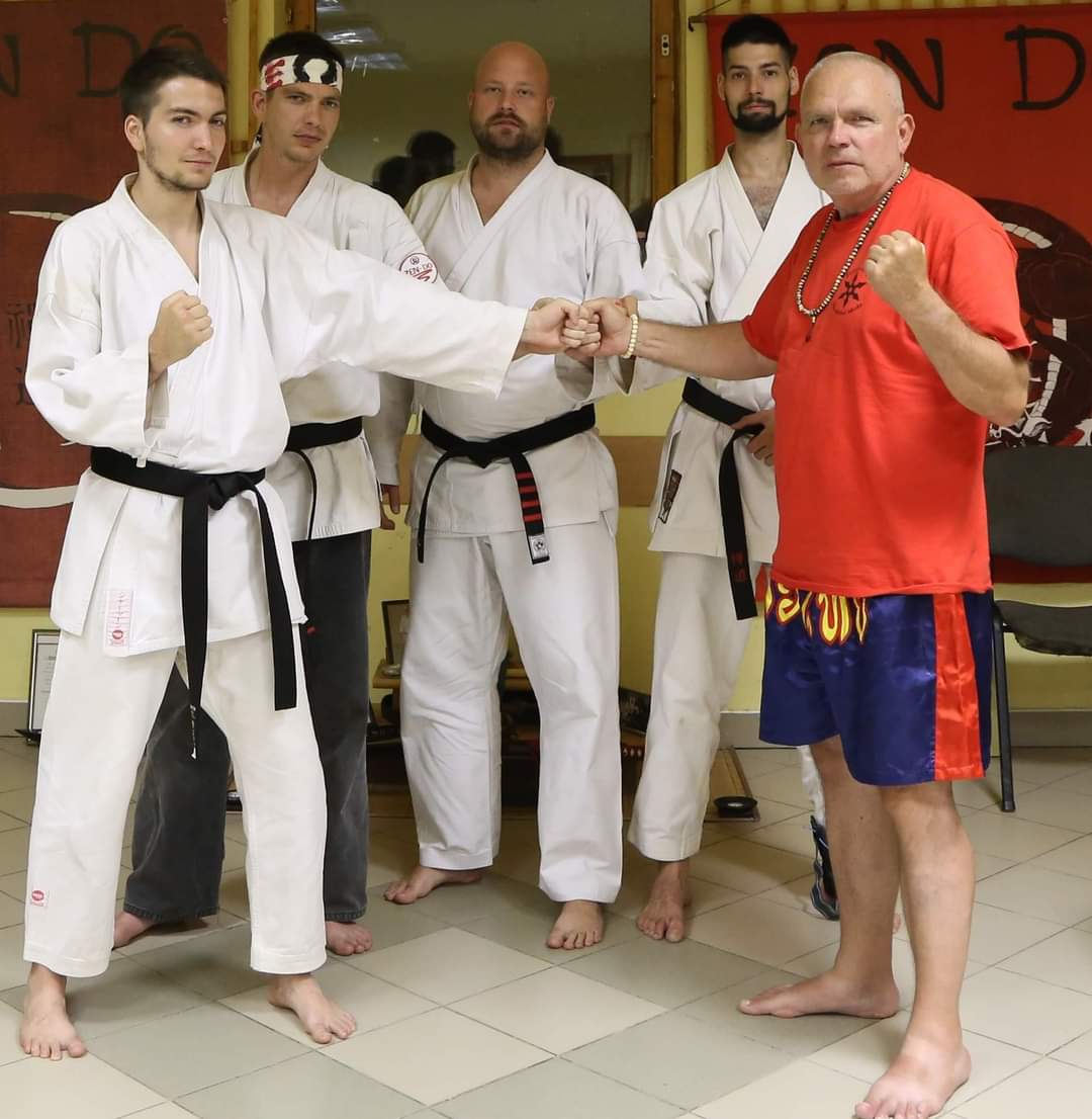 Összetartás - Nem csak az ökölnek kell erősnek lenni, hanem a szívnek is.